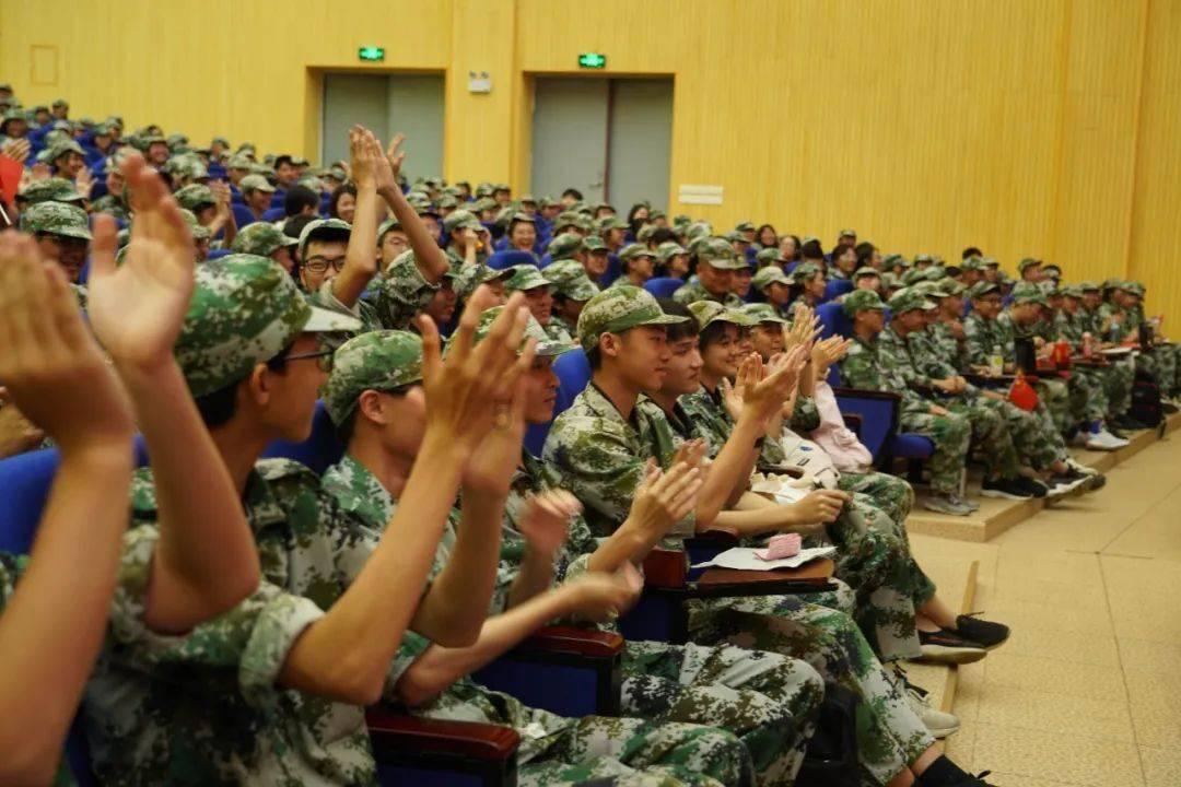 如果一个女孩喜欢你,会有什么表现?-专业有问必答平台